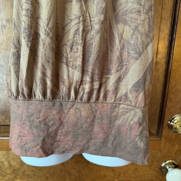 Charlotte Russe Taupe w/Mauve Flowers Pullover Top Large - Picture 7 of 12